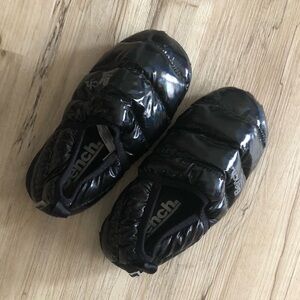 Bench Glossy Black Puffer Moon Slippers